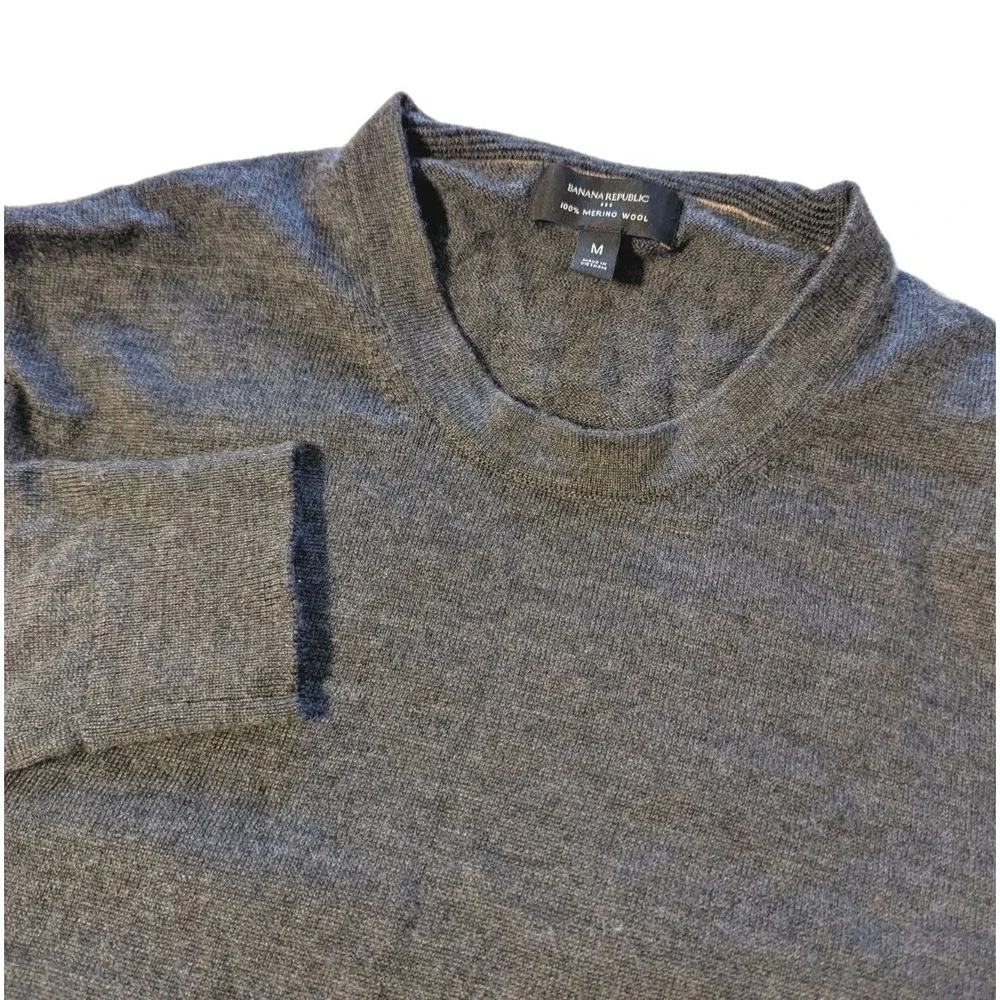Banana Republic Men's Medium 100% Merino Wool Crew Neck Soft Sweater Dark‎ Gray